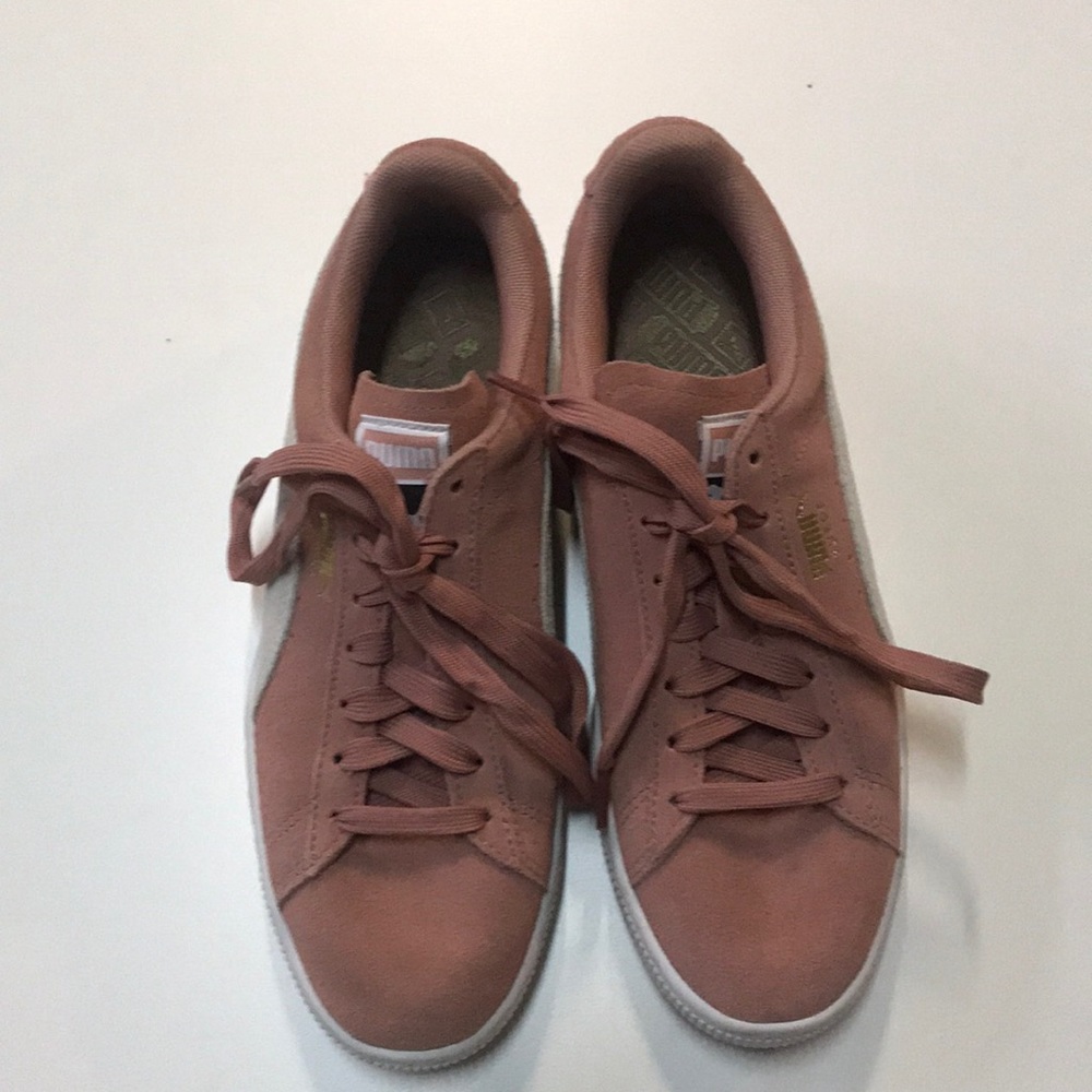 Puma suede shoes only worn once